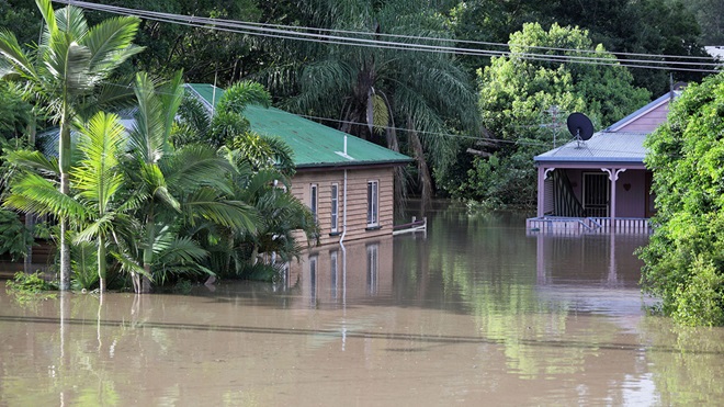 houses_flooding_in_qld